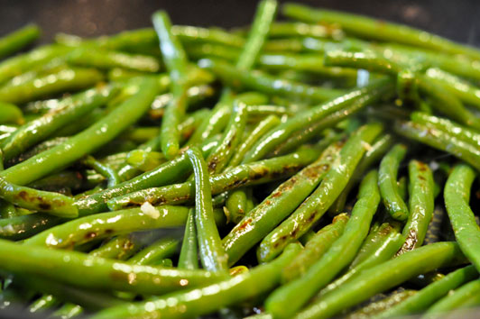 Recette - des Haricots Verts Poêlés à l'Ail - Menu By Menu