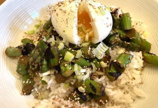 Asperges à la japonaise Riz Œuf mollet